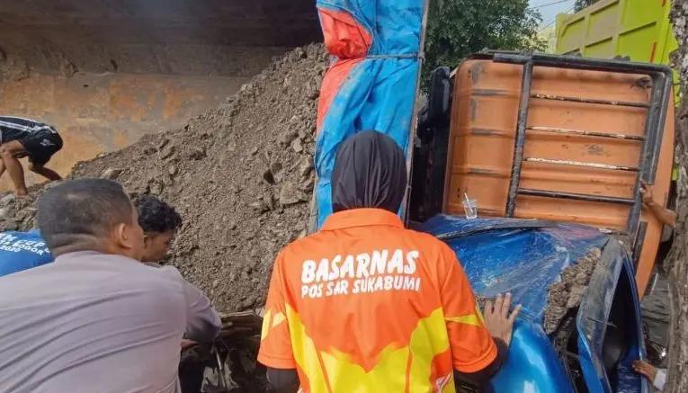Mau Wisata Berujung Maut, Truk Timpa Minibus di Sukabumi Diduga gegara Rem Blong