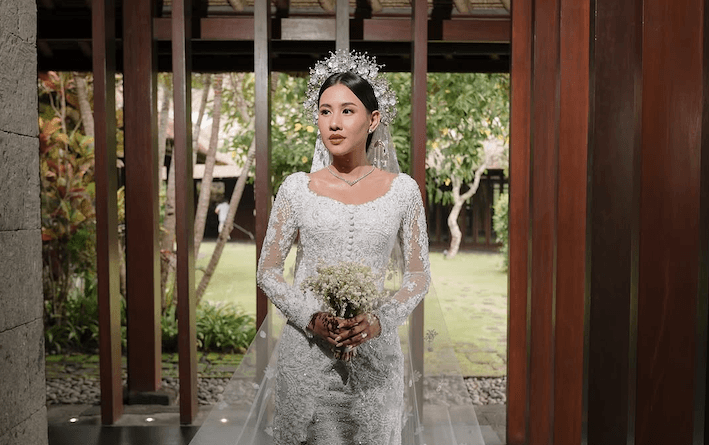 Resmi Menikah, Shenina Cinnamon Tampil Anggun dengan Gaun Pengantin Elegan di Bali