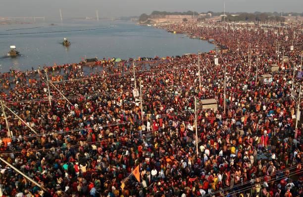 Puluhan Juta Umat Hindu Ritual Mandi Suci di Kumbh Mela 2025