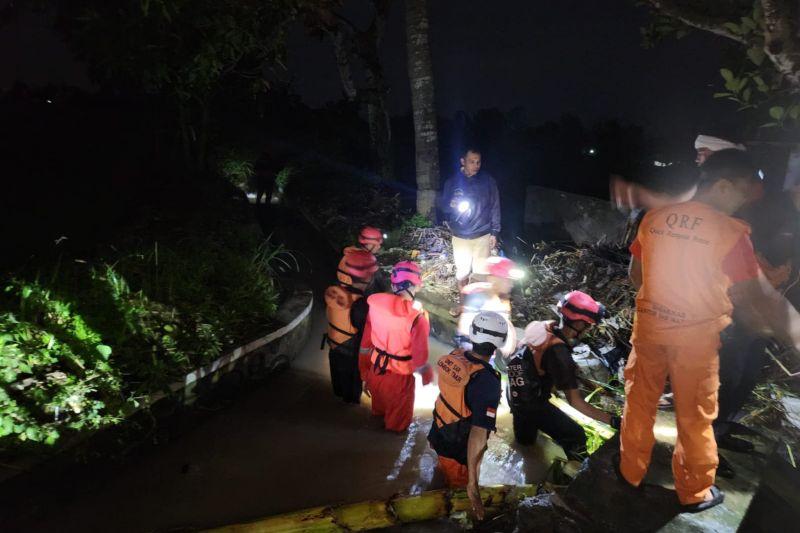 Temani Ayah Beri Makan Kambing, Bocah 2 Tahun di Lombok Tewas Terseret Arus