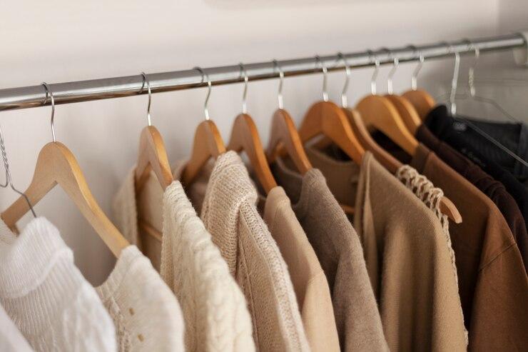 9 Tips Membangun Capsule Wardrobe yang Timeless
