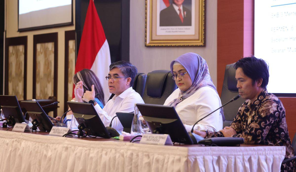 Menaker Pimpin Sidang LKS Tripartit Bahas Produktivitas dan Kesejahteraan Pekerja Jelang Lebaran