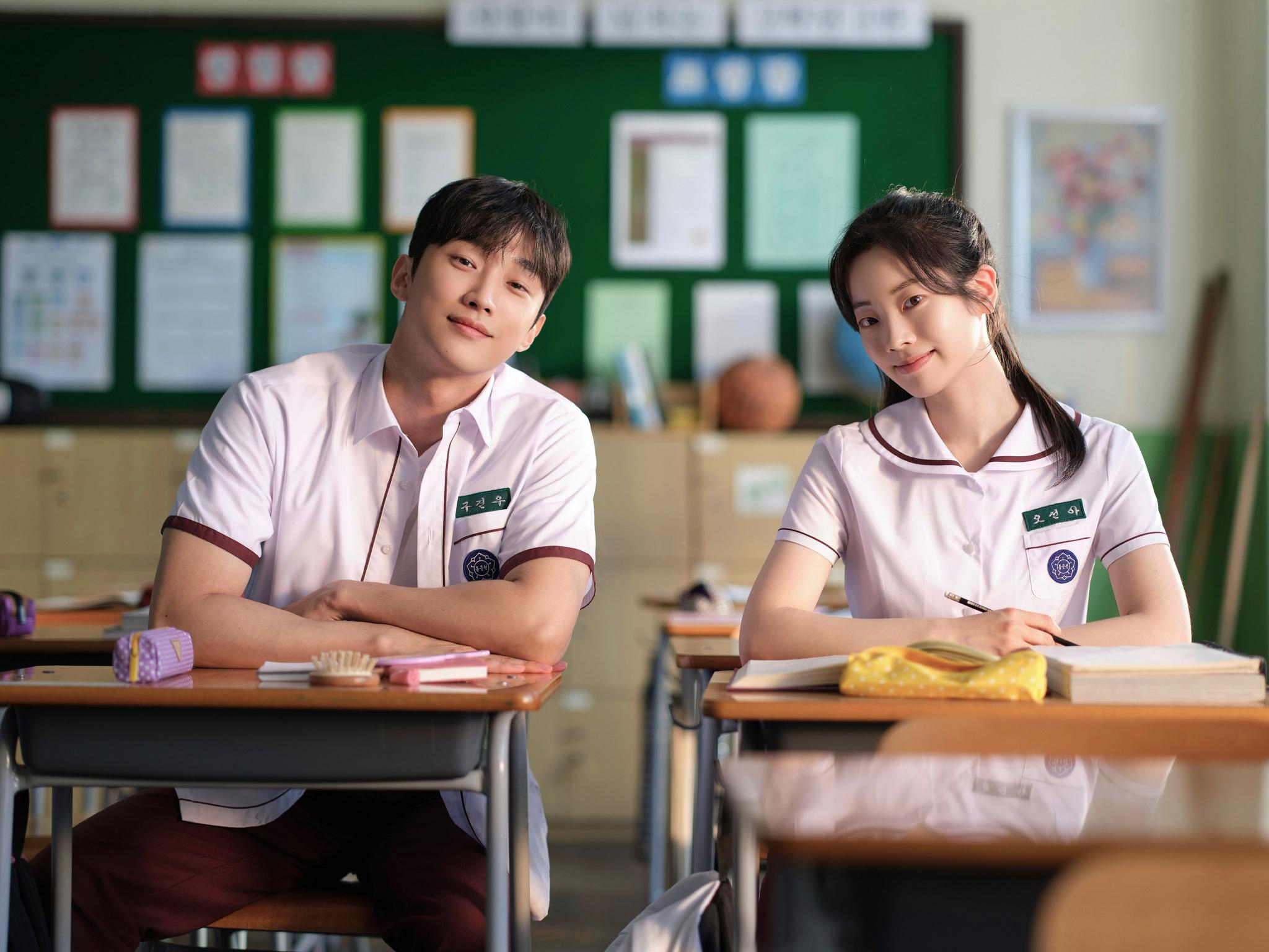Jung Jinyoung & Dahyun TWICE Beradu Akting di Film You're The Apple Of My Eye"