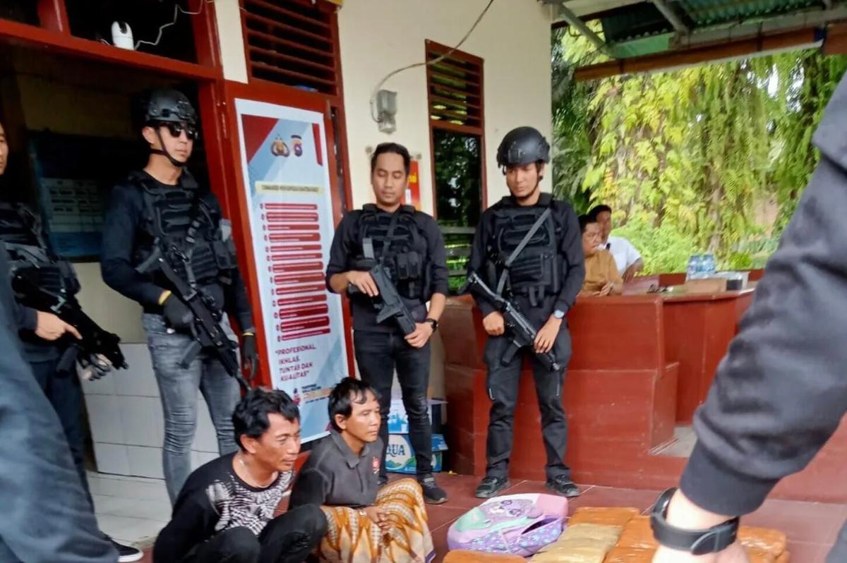 Bareskrim Polri Amankan Mobil Boks Berisi 500 Kg Ganja di Sumatera Barat