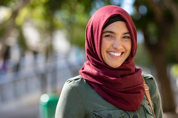 Rekomendasi Warna Hijab Ini Bikin Wajah Tampak Cerah