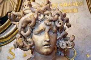Mitologi Yunani: Medusa, Tragedi, dan Kutukan Sang Gorgon