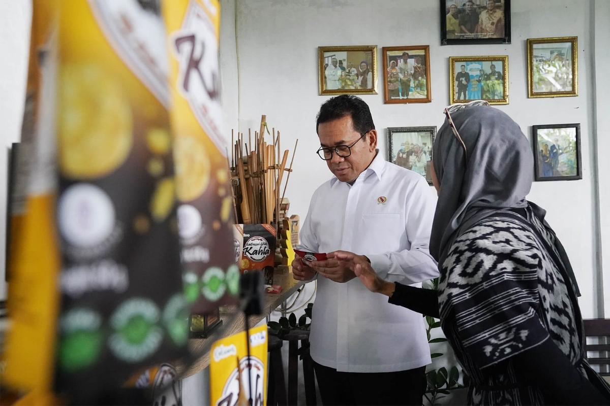 Mendag Kunjungi UMKM Produk Olahan Keripik Tempe di Sukabumi, Jawa Barat
