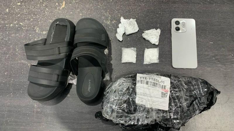 Remaja di Ternate jadi Pengedar Narkoba Ditangkap, Sabu 20,7 Gram Dibungkus Sendal Disita