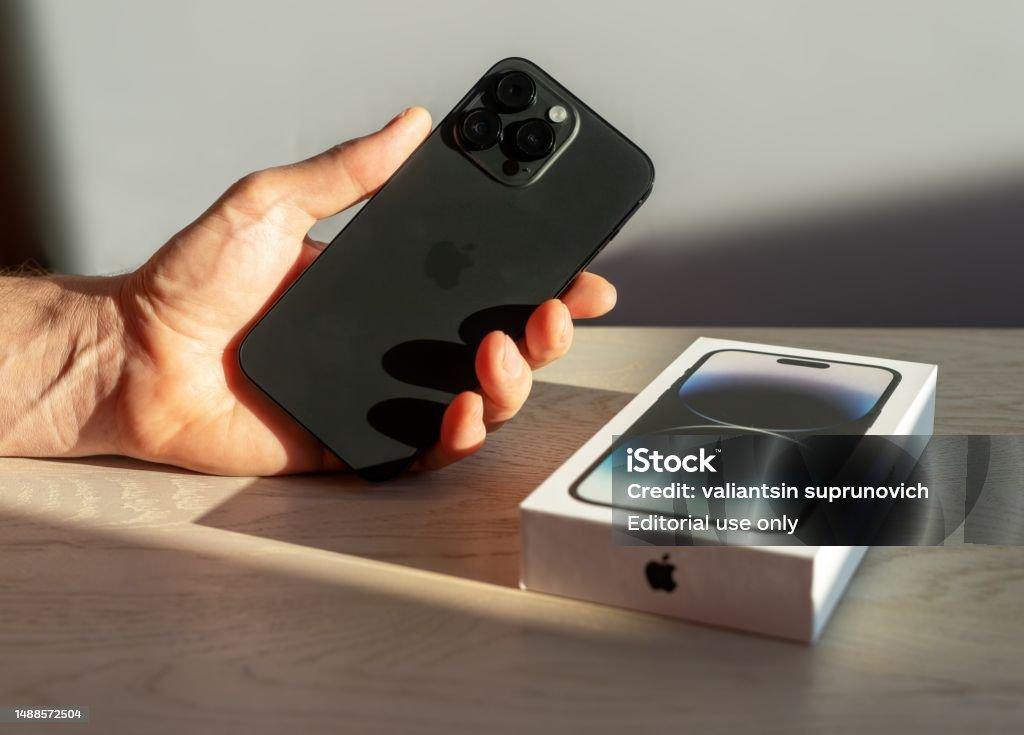 Riset : Pengguna iPhone Pro Lebih Cepat Ganti HP Baru