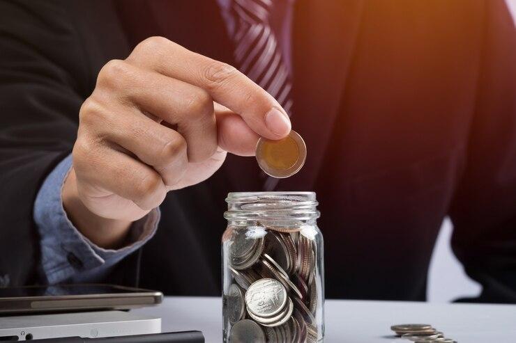 7 Tips Menabung Secara Efektif untuk Capai Financial Freedom