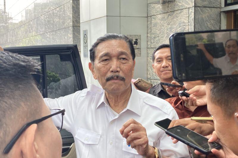 Tanggapan Luhut soal Aksi ‘Indonesia Gelap’: Yang Gelap Kau, Bukan Indonesia