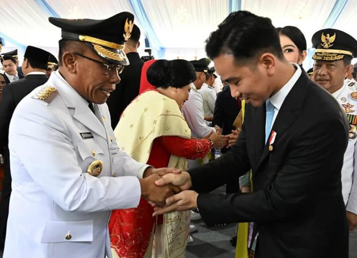 Gibran Pamer Foto Bersalaman dengan Masinton: Santai Hadapi Serangan PDIP