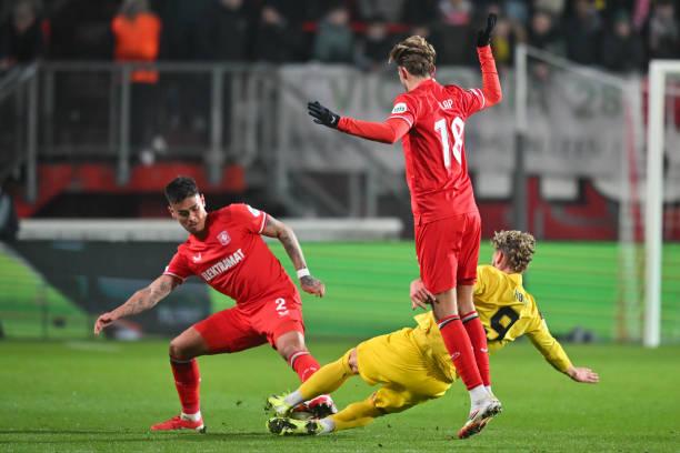 Blunder Fatal Mees Hilgers Bikin Langkah FC Twente Terhenti di Liga Europa