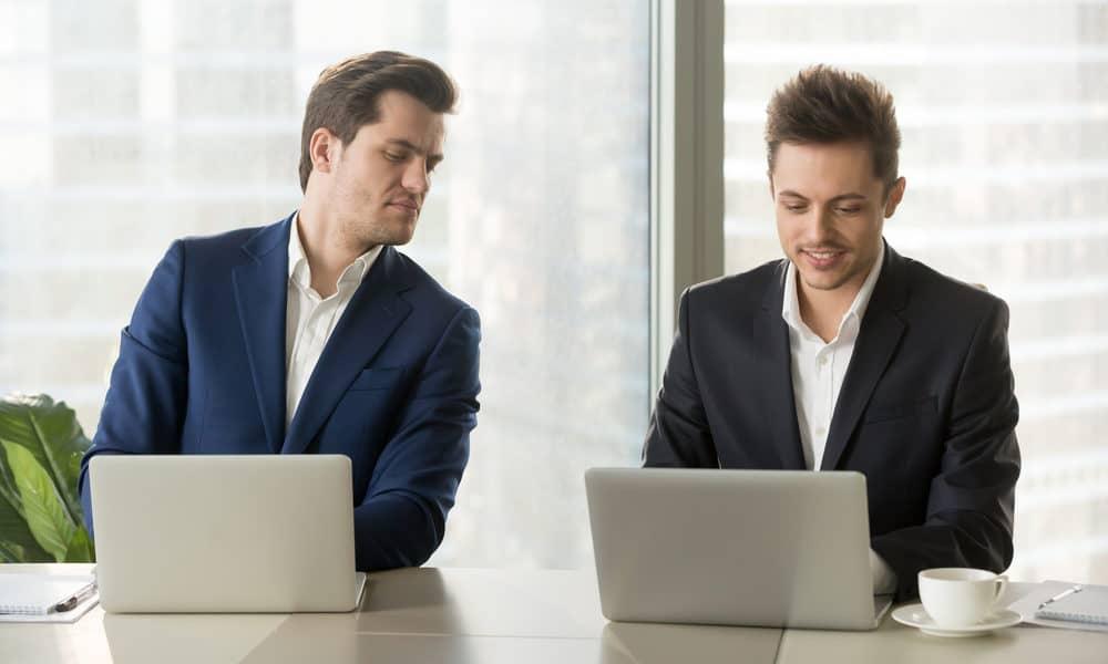 Kenapa Ada Orang yang Suka Meniru? Kenali Sifat Copycat dalam Diri Seseorang