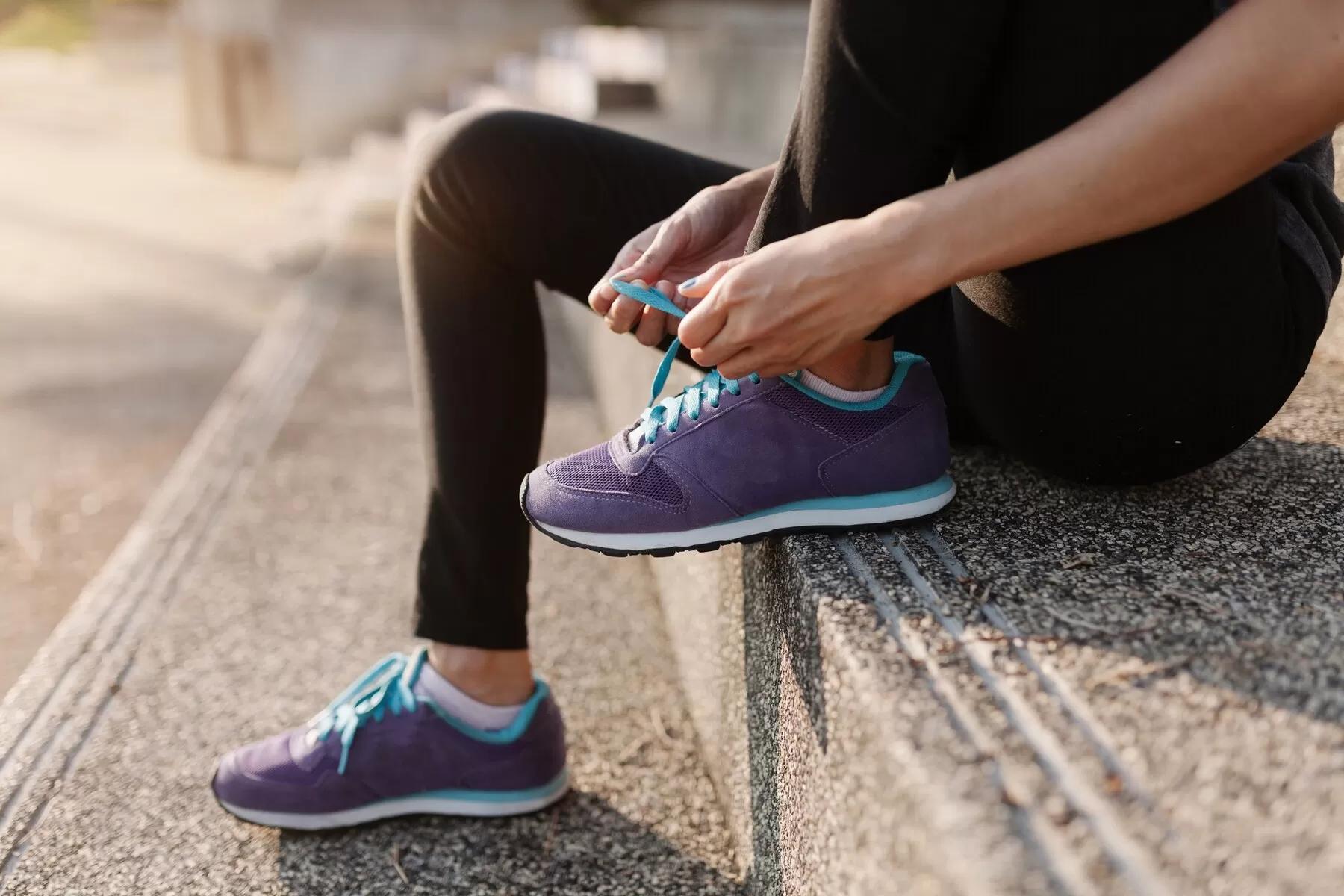 Tips Memilih Sepatu yang Pas Saat Belanja Online