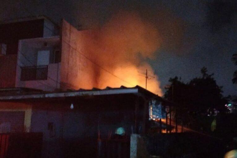 Rumah di Palmerah Jakbar Ludes Terbakar, Kerugian Ditaksir Capai Rp80 Juta