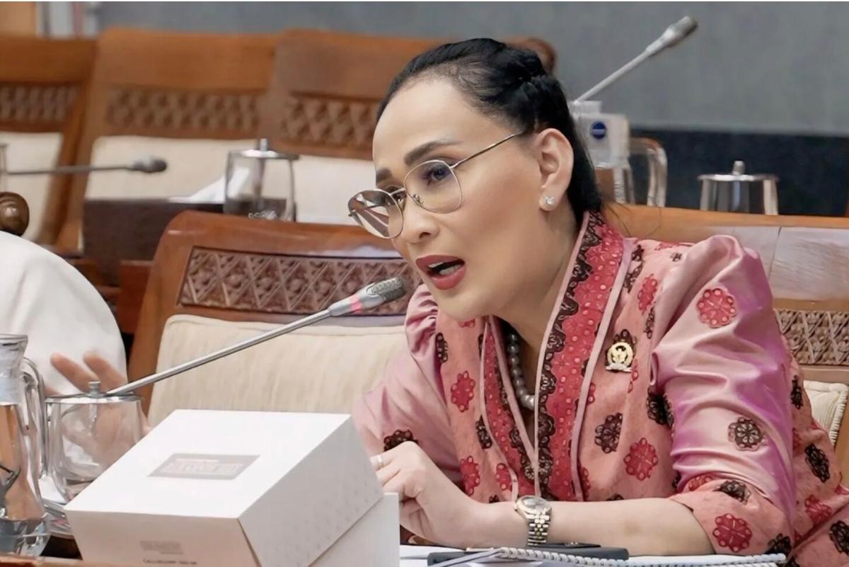 Anggota Komisi I DPR: Vokalis Perempuan Sukatani Harus Didukung untuk Berkarya