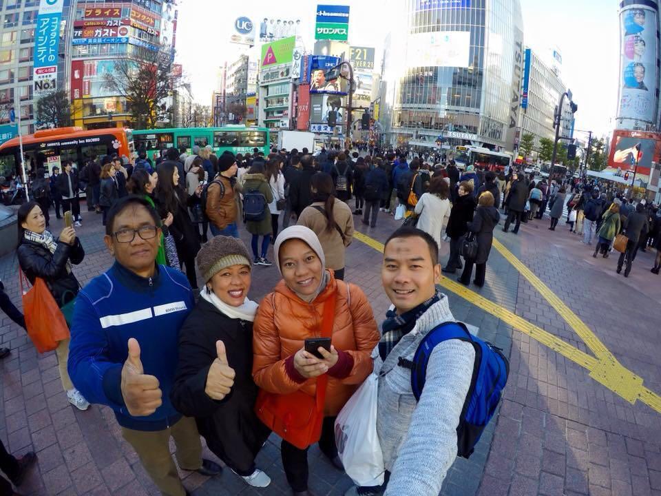 Sensasi Menyeberang di Shibuya Crossing Tokyo. Tempat Penyeberangan Tersibuk di Dunia