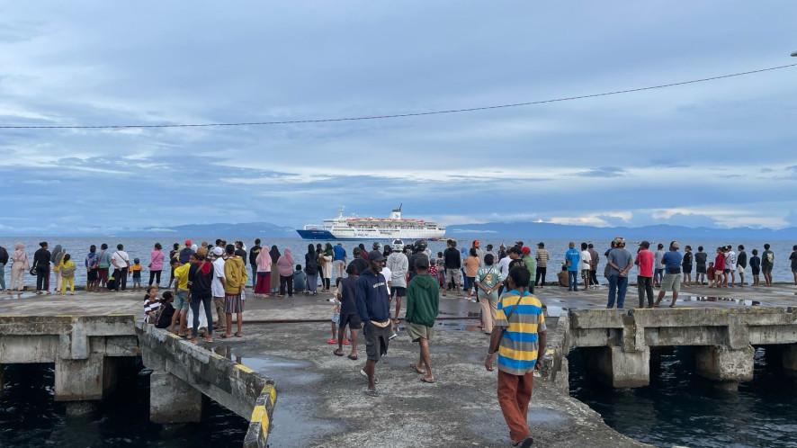 Pelni Hadirkan Perdana KM Dorolonda di Pelabuhan Waren