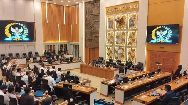 Menteri Trenggono Dicecar DPR Perihal Denda Pagar Laut: Dari Mana Duitnya?