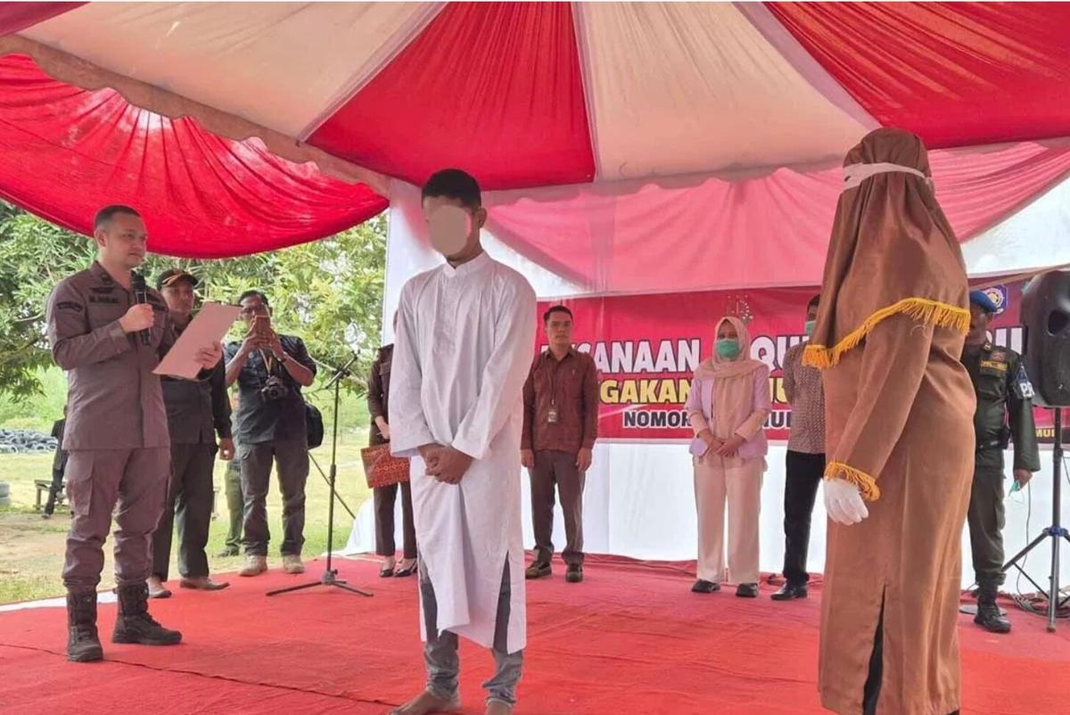 Kejari Aceh Timur Eksekusi Hukuman Cambuk Terhadap Dua Pelaku Judi
