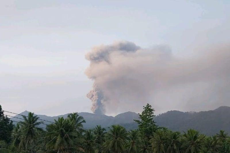 Gunung Dukono Meletus, Warga Diminta Jauhi Kawah