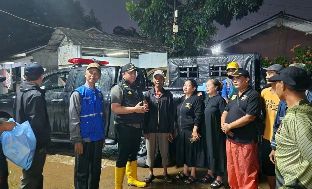 Kemensos Salurkan Bantuan untuk Korban Banjir di Bogor Senilai Rp227 Juta