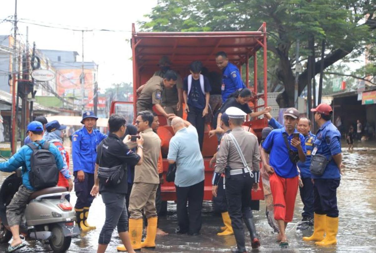 Banjir Kota Tangerang di 13 Titik: Perumahan Ciledug Indah Terparah