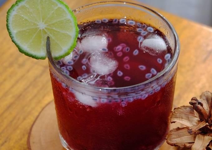 Pelepas Dahaga Saat Buka Puasa, Ini Resep Es Teh Rosela
