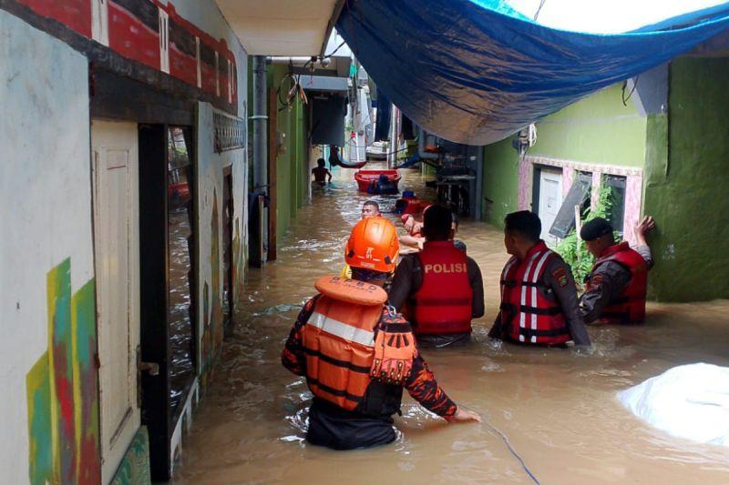 Banjir Kali Ciliwung, 1.229 Warga Jakarta Mengungsi