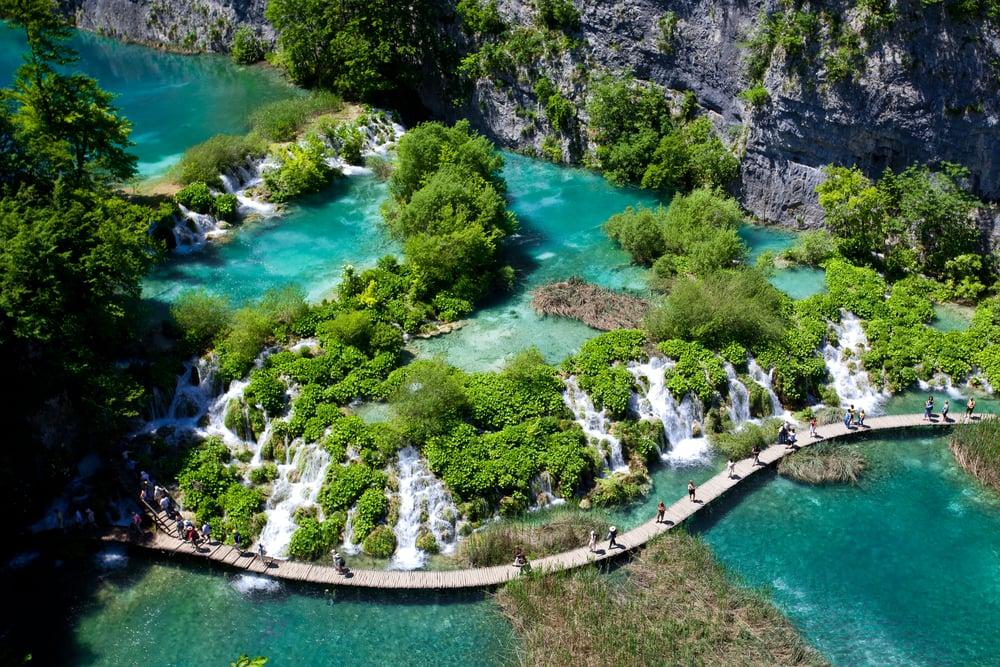 Menjelajahi Keindahan Taman Nasional Danau Plitvice, Kroasia