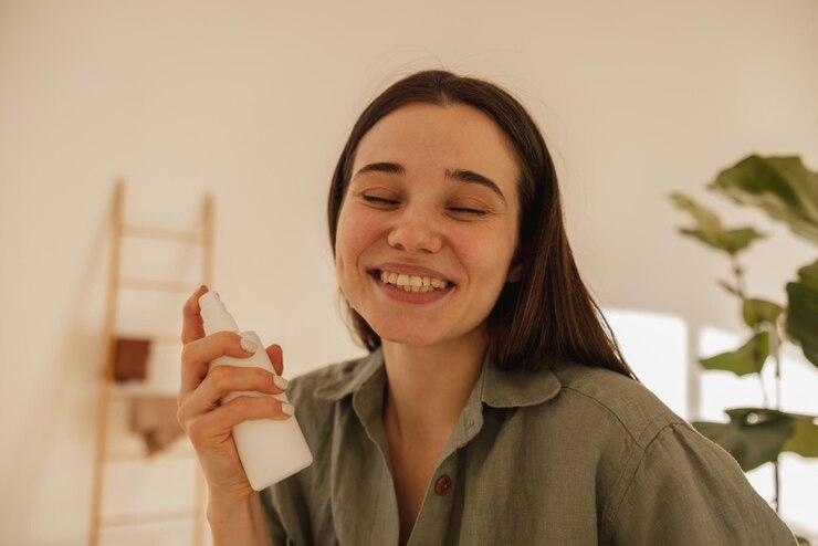 Drench Technique, Trik Setting Spray yang Bikin Makeup Anti-Luntur