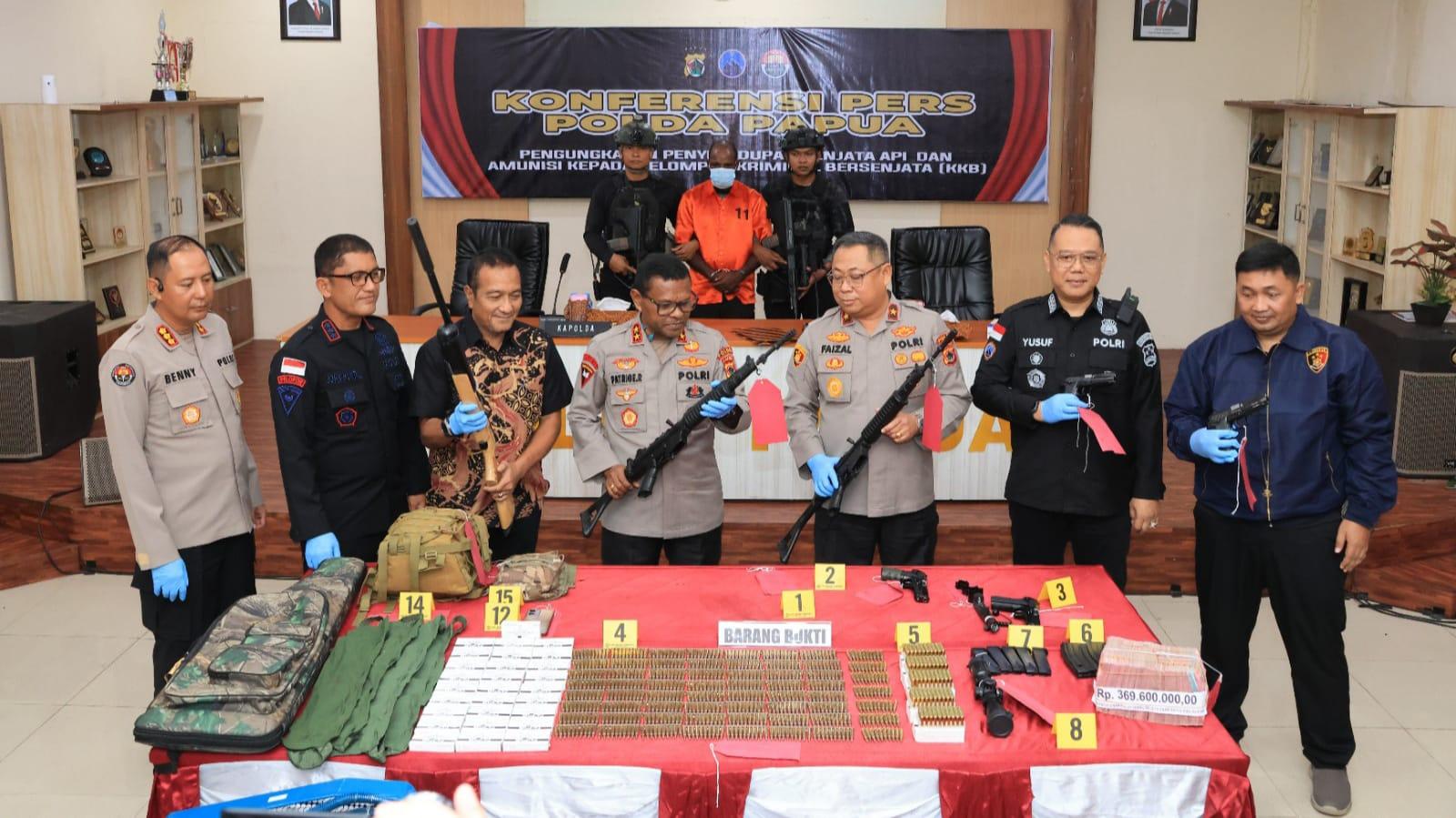 Penyelundupan Senjata ke KKB Puncak Jaya Berhasil Digagalkan, 6 Senpi dan 882 Peluru Diamankan