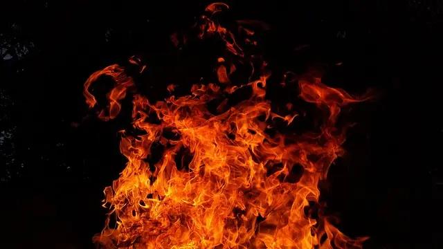 2 Bangkai Kapal Terbakar di Merak, Tidak Ada Korban Jiwa