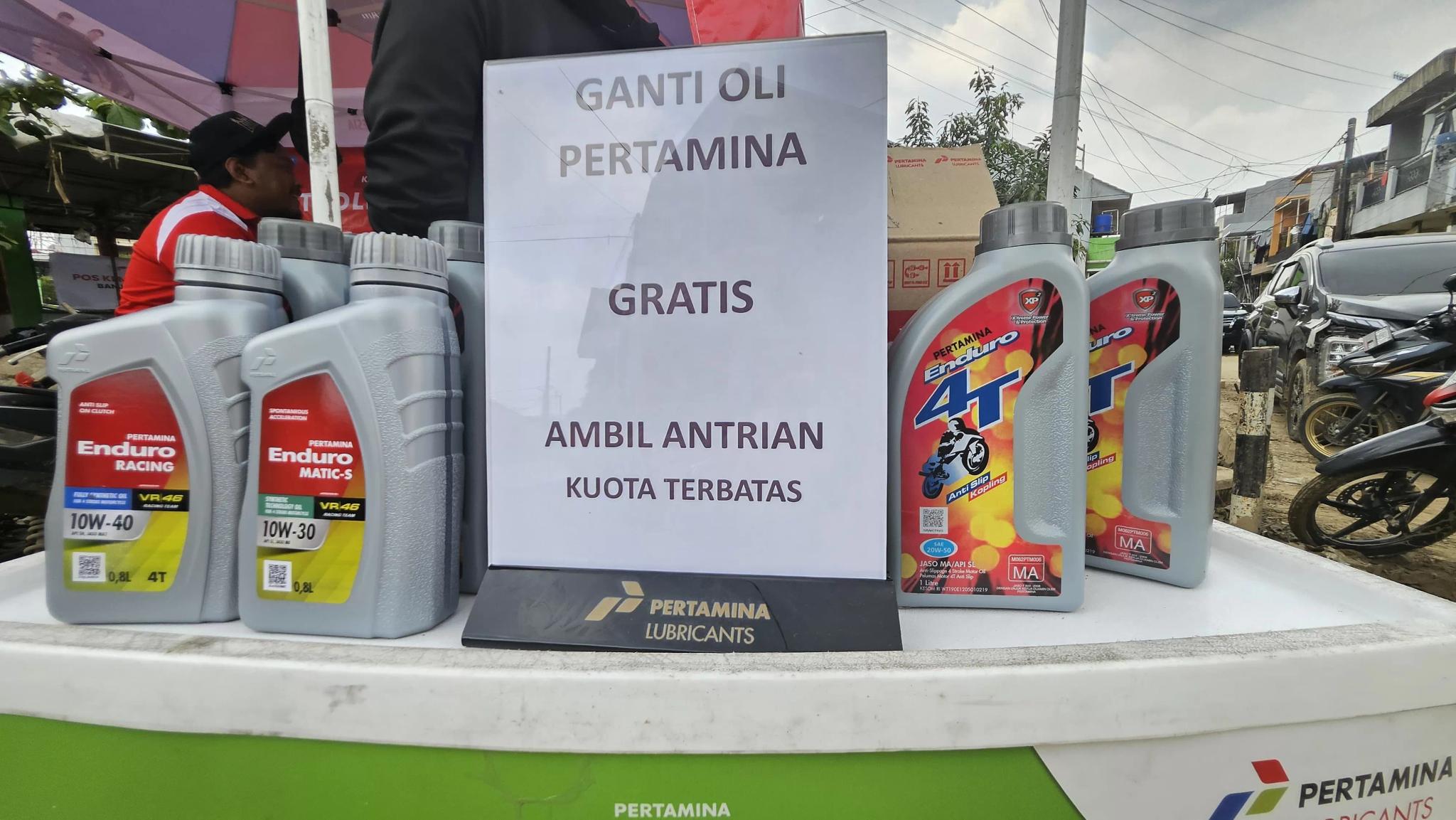 Pertamina Bantu Ganti Oli Gratis untuk 1.000 Motor Terdampak Banjir Jabodetabek