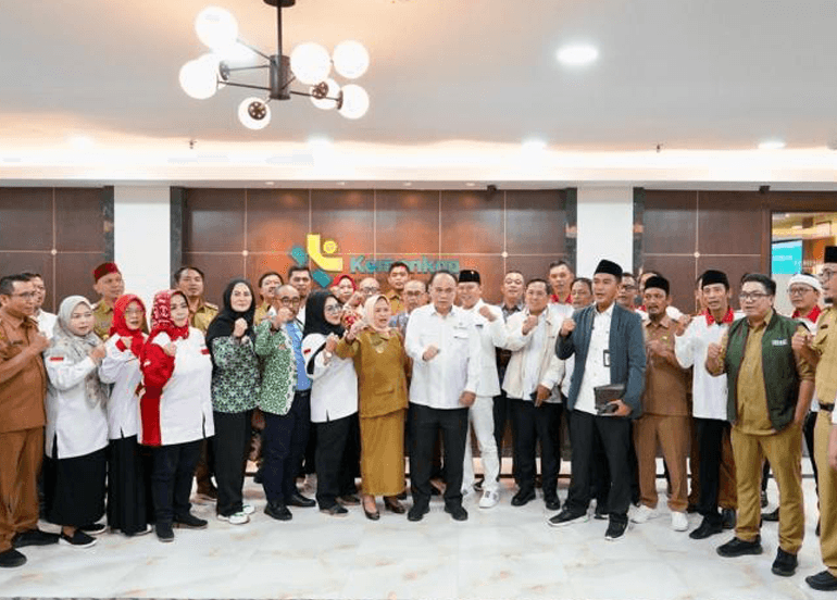Menkop Sinkronisasi Kop Des Merah Putih Bersama Kepala dan Perangkat Desa