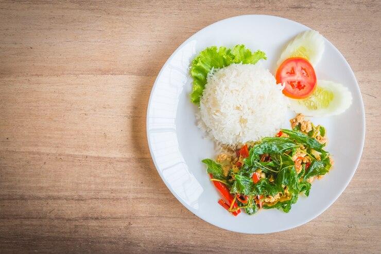 Bolehkah Langsung Makan Berat Saat Berbuka Puasa? Ini Dampaknya