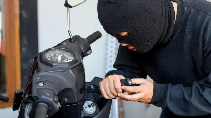 Gagal Nyuri, Maling Motor Berujung Dikejar-Dikeroyok Warga di Depok