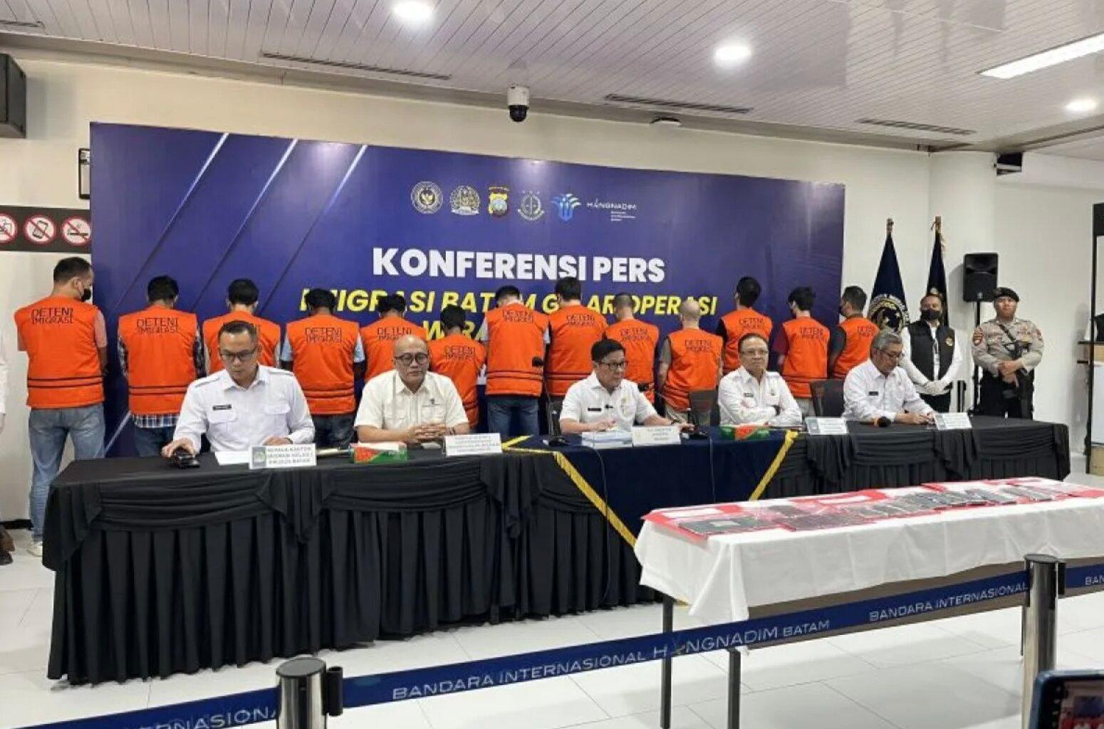 Imigrasi Amankan 13 WNA yang Bekerja di Perusahaan Fiktif di Batam