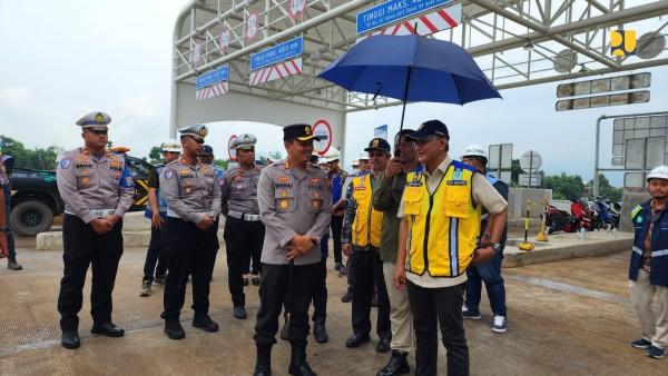 Menteri Dody Tinjau Tol Fungsional Kraksaan-Paiton Jelang Mudik Lebaran 2025