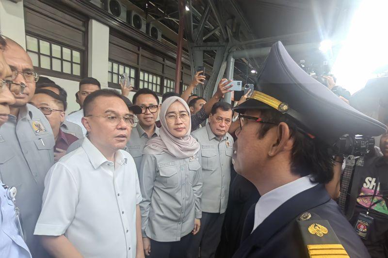DPR Sidak Stasiun Pasar Senen, Pantau Persiapan Mudik Lebaran 2025