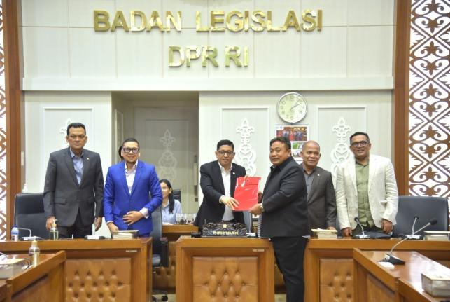 Setujui RUU Perubahan Pelindungan Pekerja Migran Dibahas di Tingkat Selanjutnya