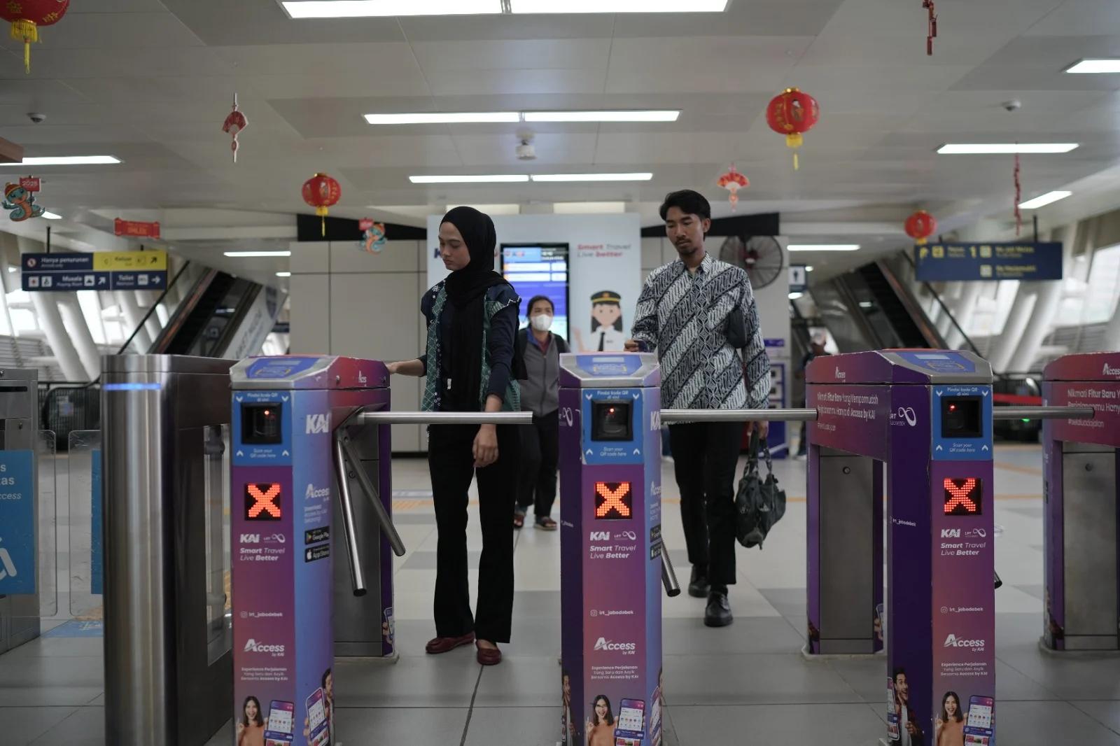 LRT Jabodebek Terapkan QRIS Tap Mulai September 2025