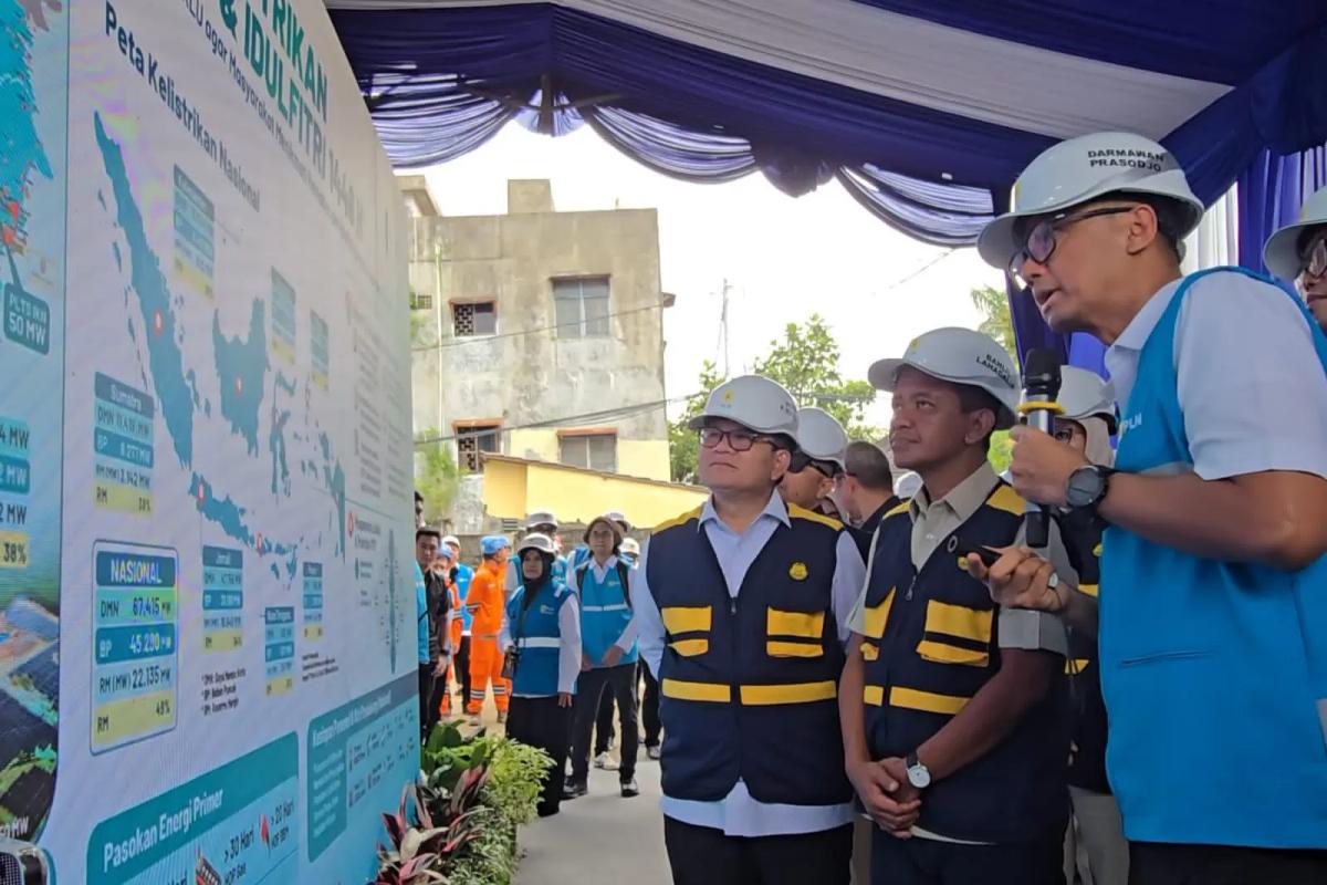 Lawatan ke Banjarmasin, Menteri ESDM Pastikan Listrik PLN Aman Layani Lebaran 2025