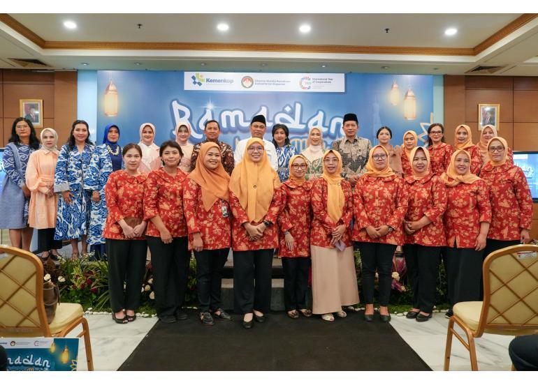 Kemenkop dan DWP Gelar Bazar Ramadan Untuk Promosi Produk Koperasi
