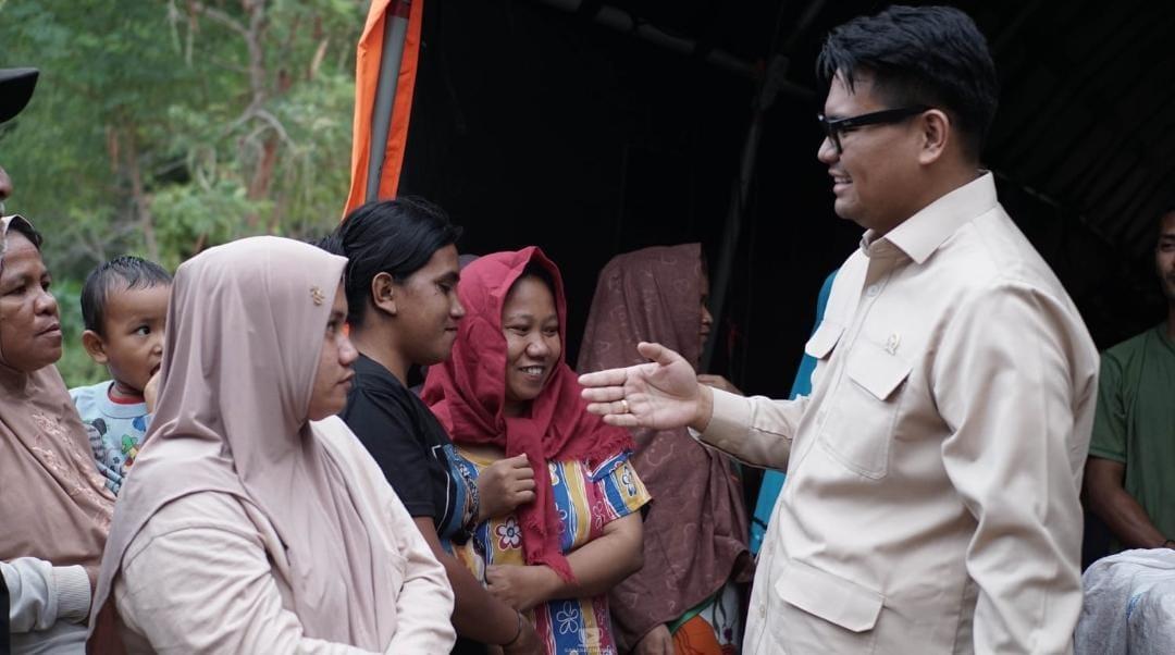 Peduli Korban Banjir, Waka MPR Salurkan Bantuan