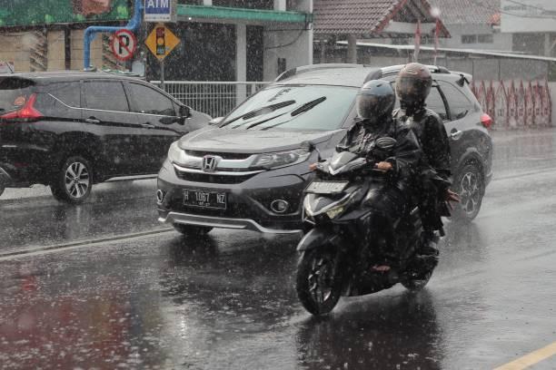 BMKG Rilis Prakiraan Cuaca, Hujan Petir Ancam Sejumlah Kota