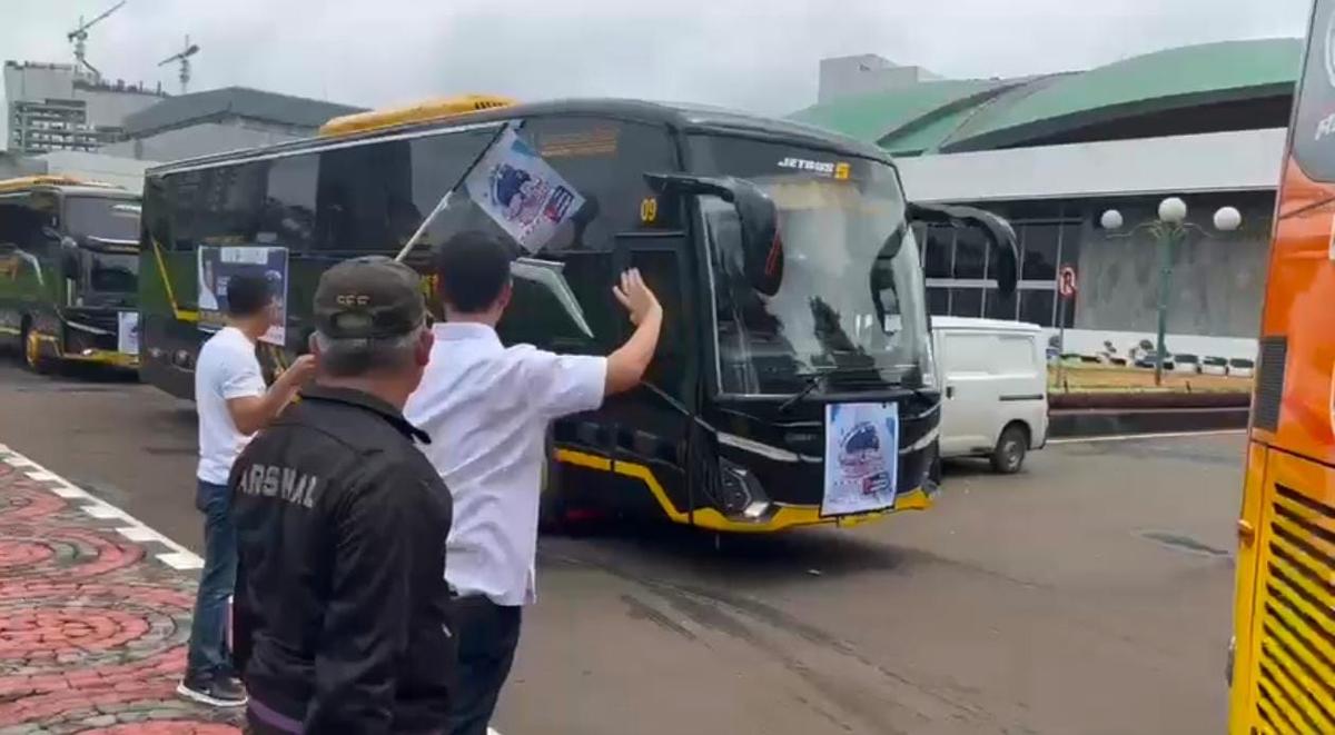 Fauzi Amro Berangkatkan 600 Pemudik Gratis ke Sumatera Selatan