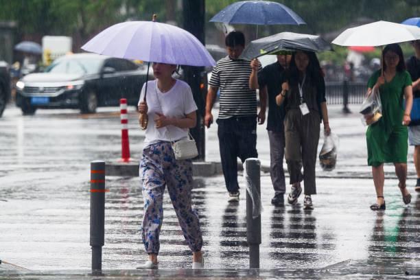 Waspada Cuaca Ekstrem, BMKG Prediksi Hujan-Petir di Banyak Daerah Hari Ini