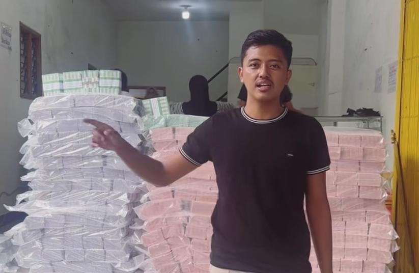 Viral Ruko di Pasuruan Penuh Tumpukan Uang Baru untuk Lebaran